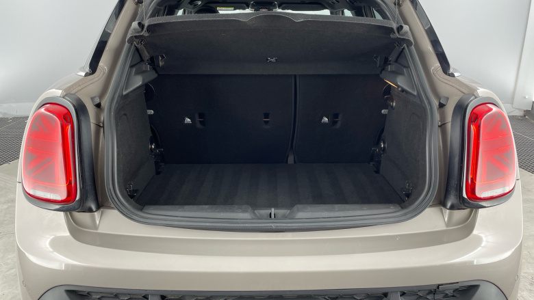 MINI Hatchback 2.0 Cooper S Sport 5dr Auto [Comfort/Nav Pack] Petrol Hatchback